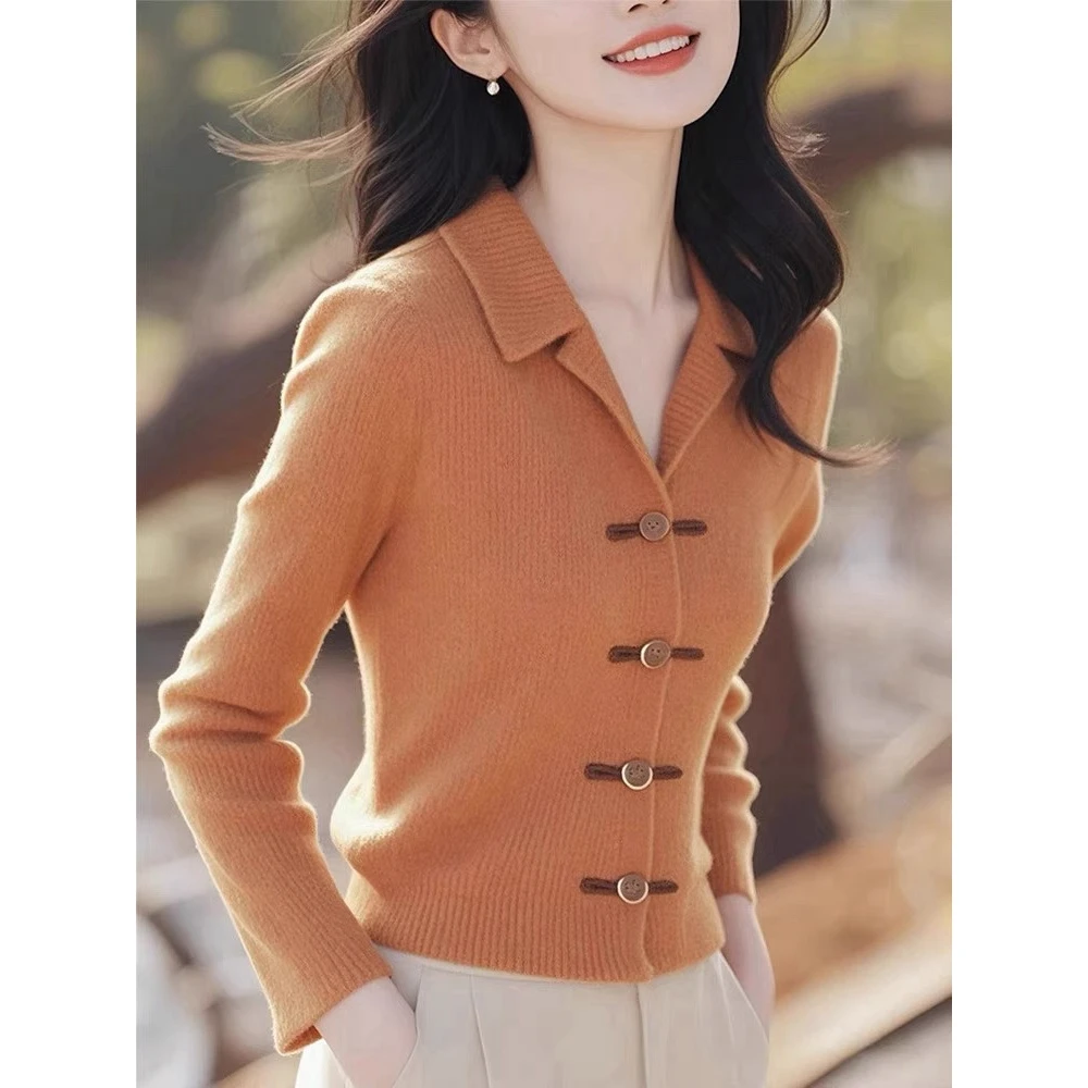 新中式国风翻领盘扣针织衫女秋季洋气别致设计感小众韩系chic上衣