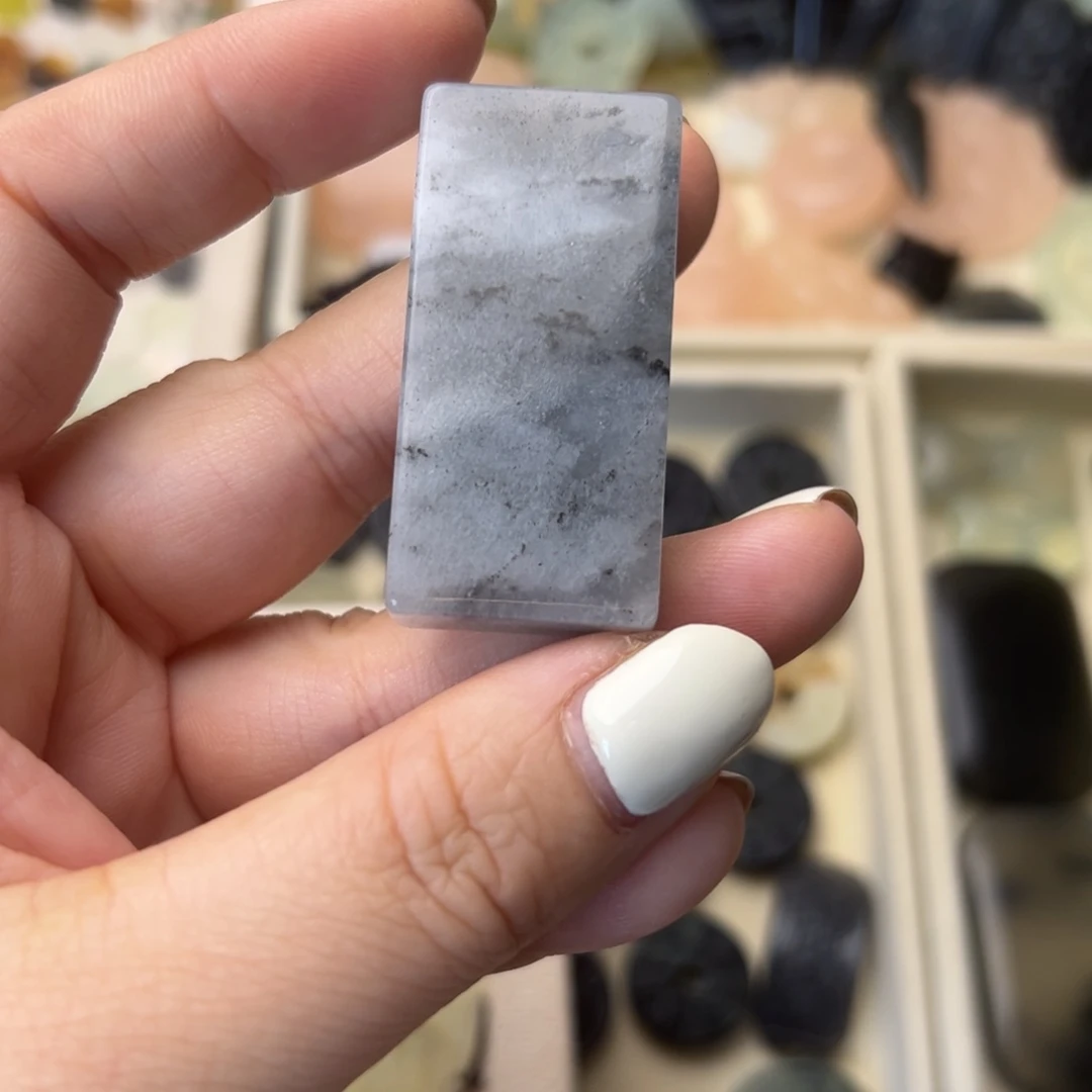 蛇纹石玉颈饰合金