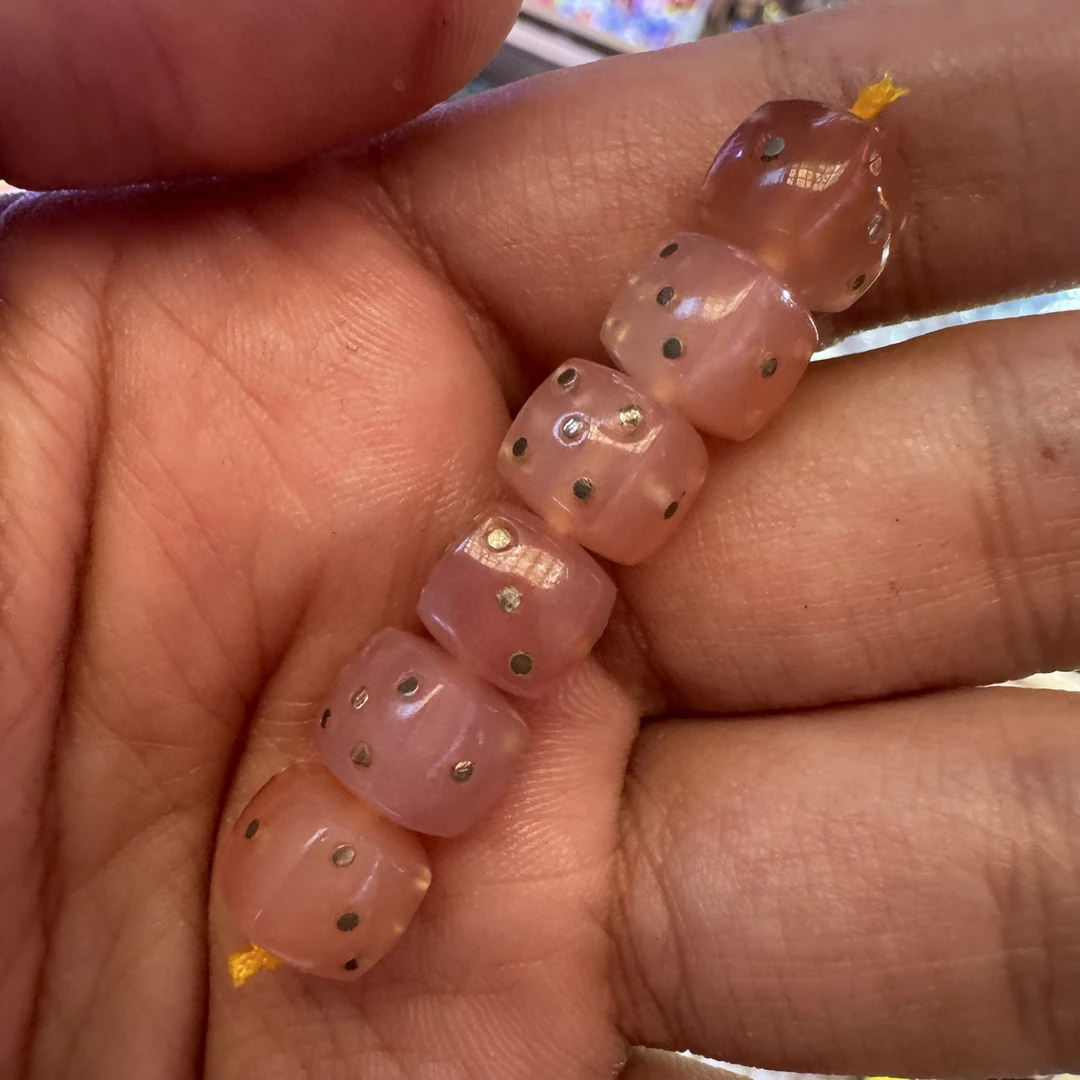 【D8341】粉糯玛瑙骰子单珠吉祥天母对棱10mm左右多样性发其一