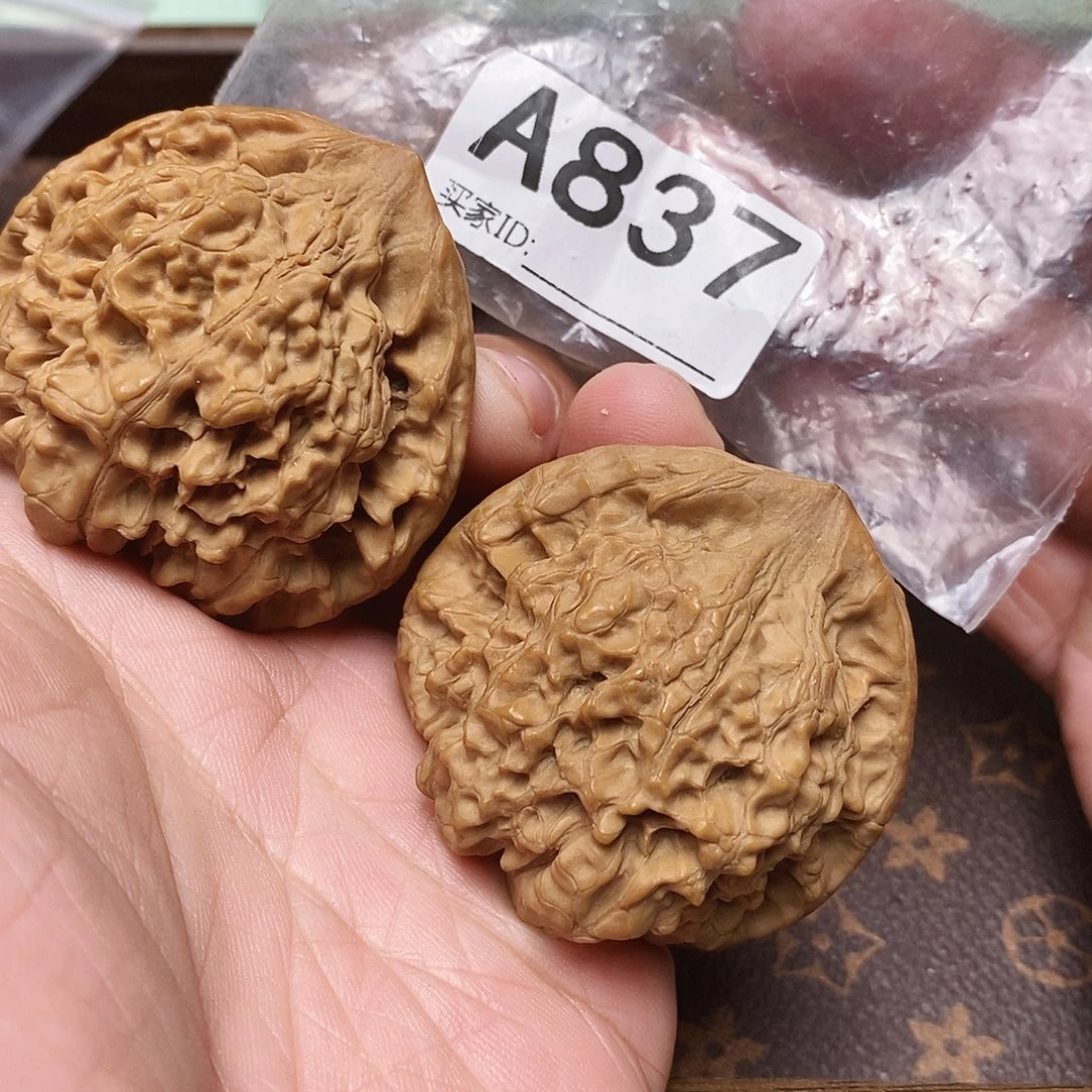 文玩核桃把件官帽50尺。