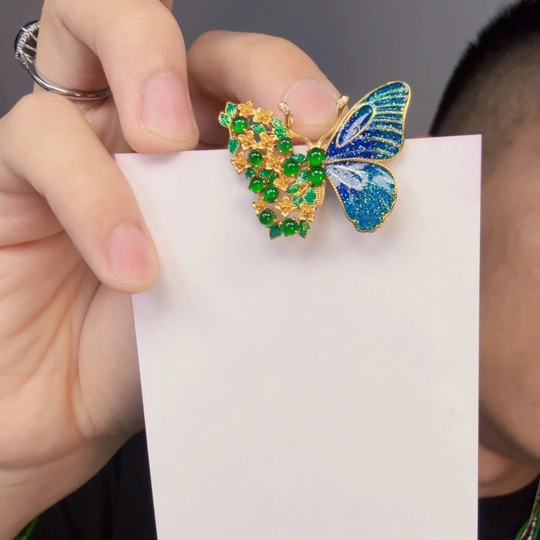 翡翠未镶嵌颈饰一件