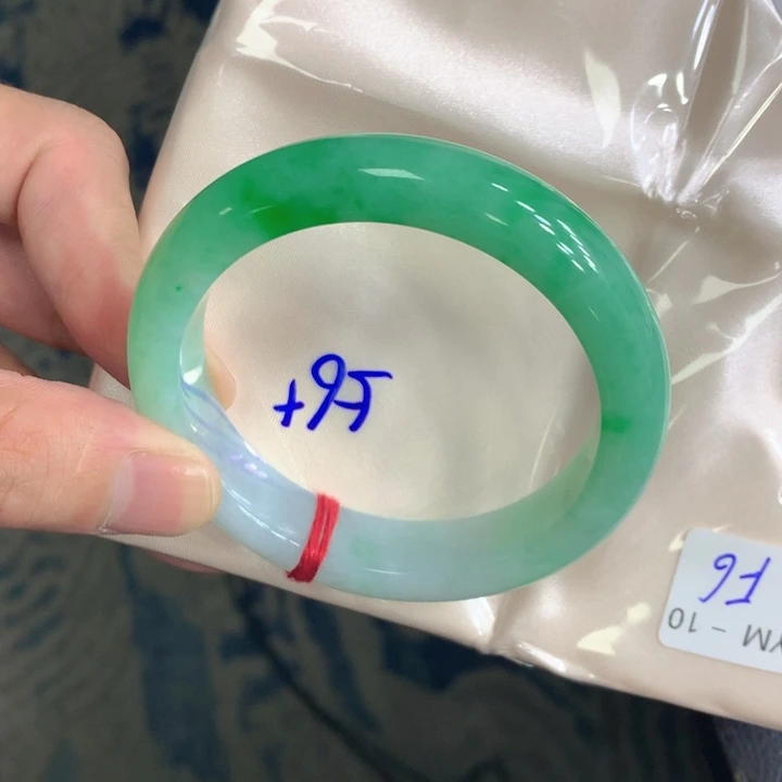 翡翠未镶嵌手镯翡翠