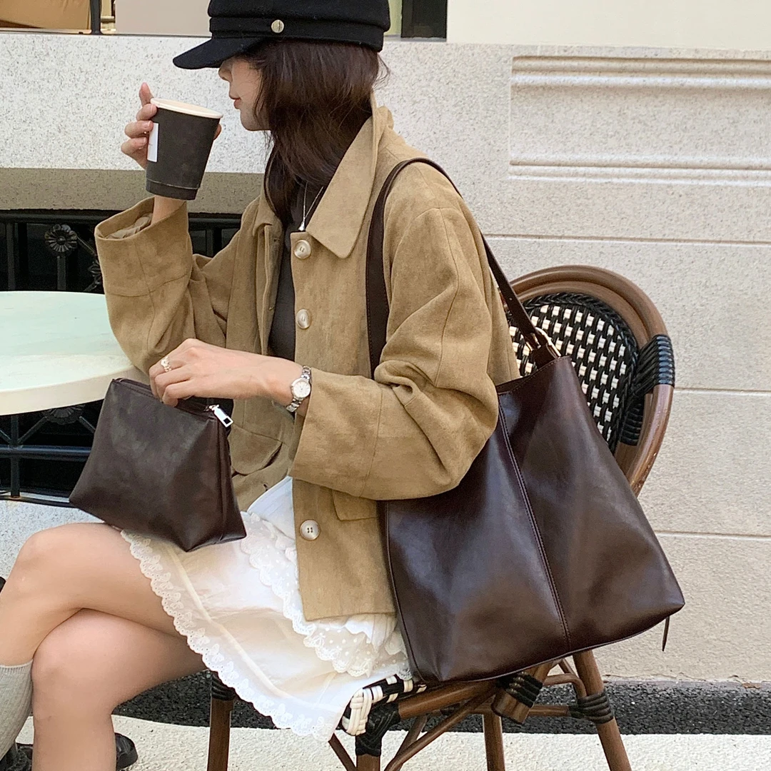 竹笋喵喵 油蜡皮大容量水桶包女2025秋冬简约复古通勤日常单肩包