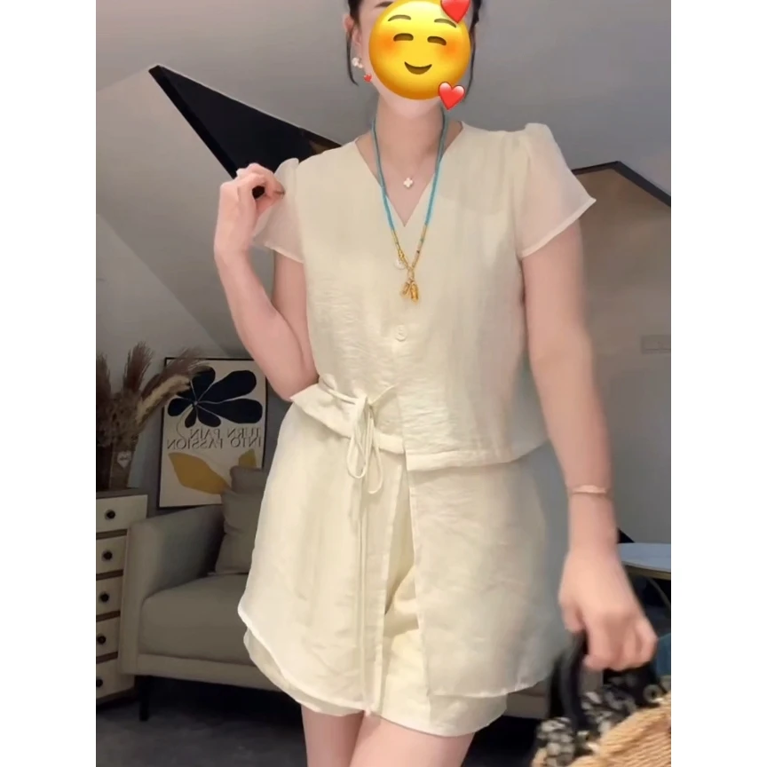 夏季新款时尚休闲风简约设计感高级感套装短袖短裤两件套收腰开叉