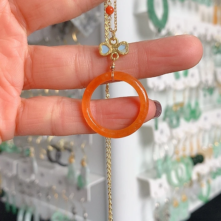 翡翠耳饰未镶嵌翡翠