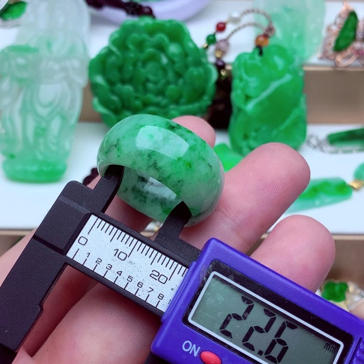 未镶嵌戒指翡翠戒指