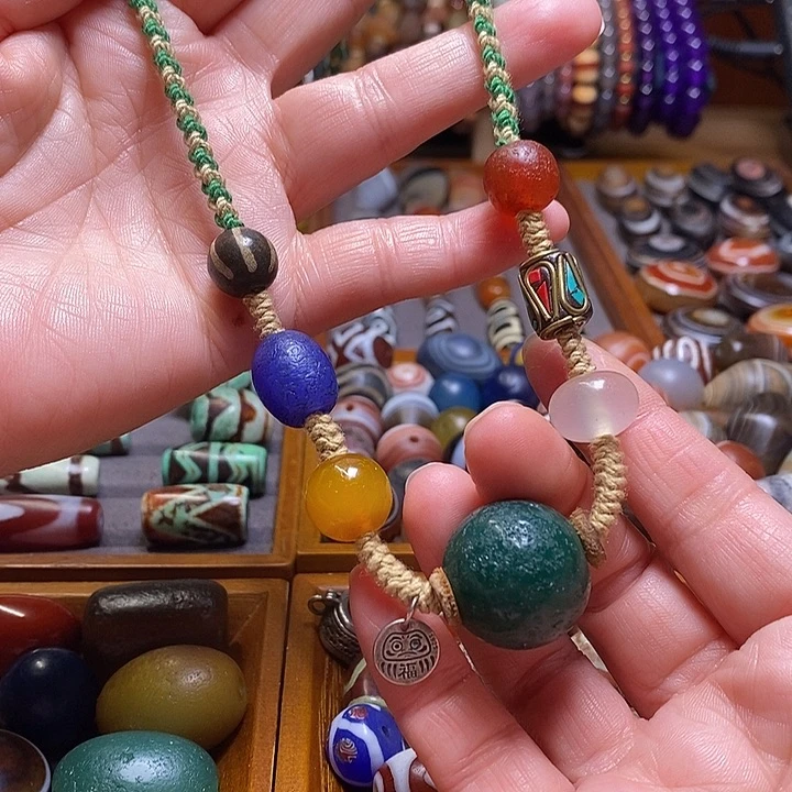 淡***纶玛瑙/玉髓未镶嵌颈饰