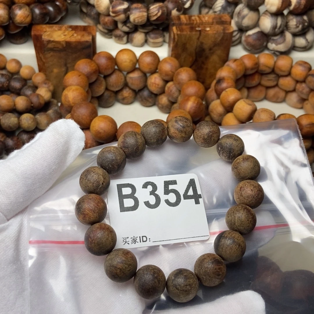 東****贡木1.2莺歌绿油手串354