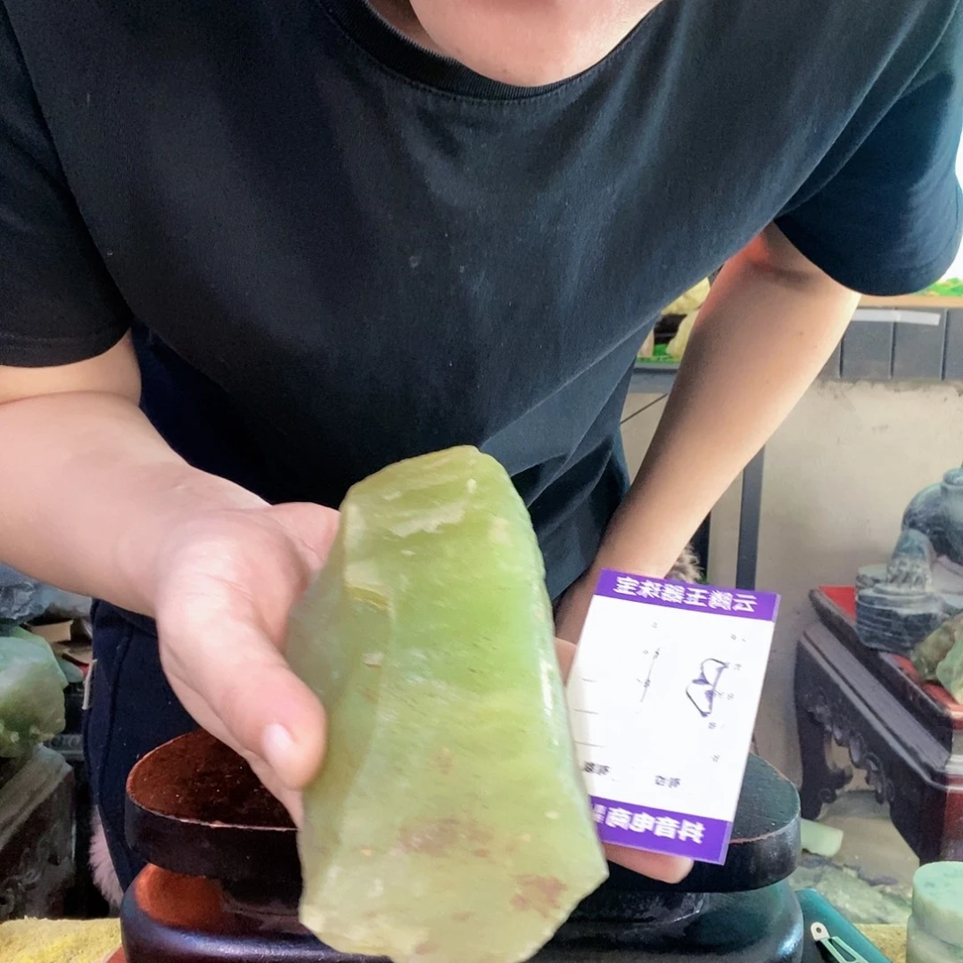 蛇纹石玉未镶嵌珠宝奇石