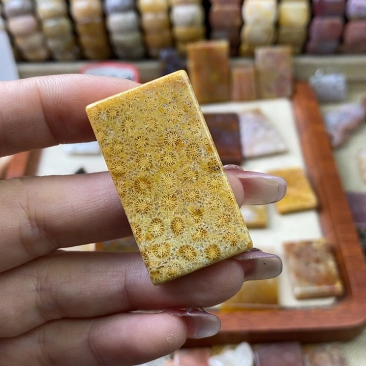石英岩玉合金颈饰