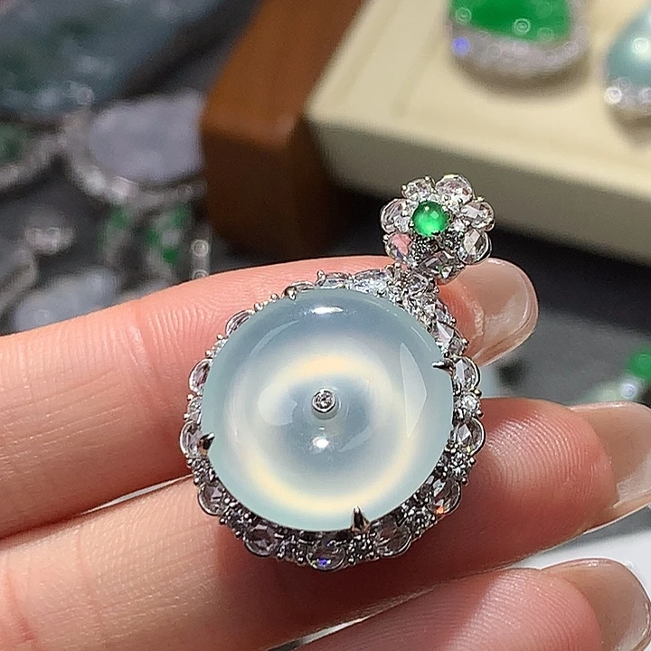 翡翠18K金镶嵌吊坠(不含链)