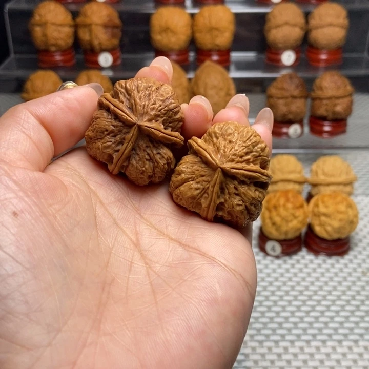 文玩核桃把件15小磐石三棱