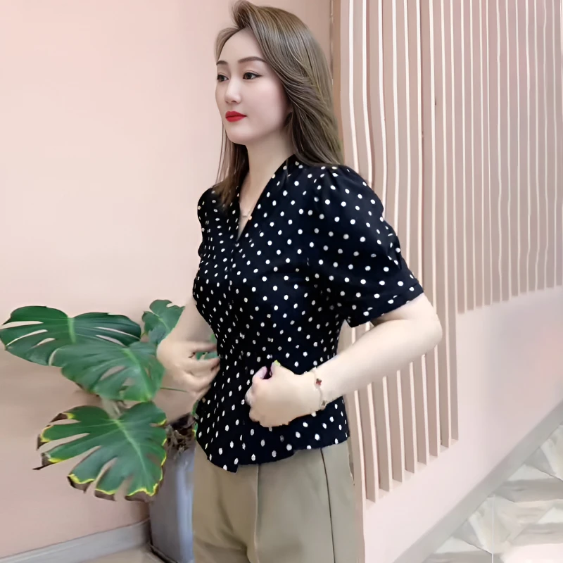 2025夏季短袖V领衬衫女百搭波点显瘦气质设计感时尚韩版衬衣上衣