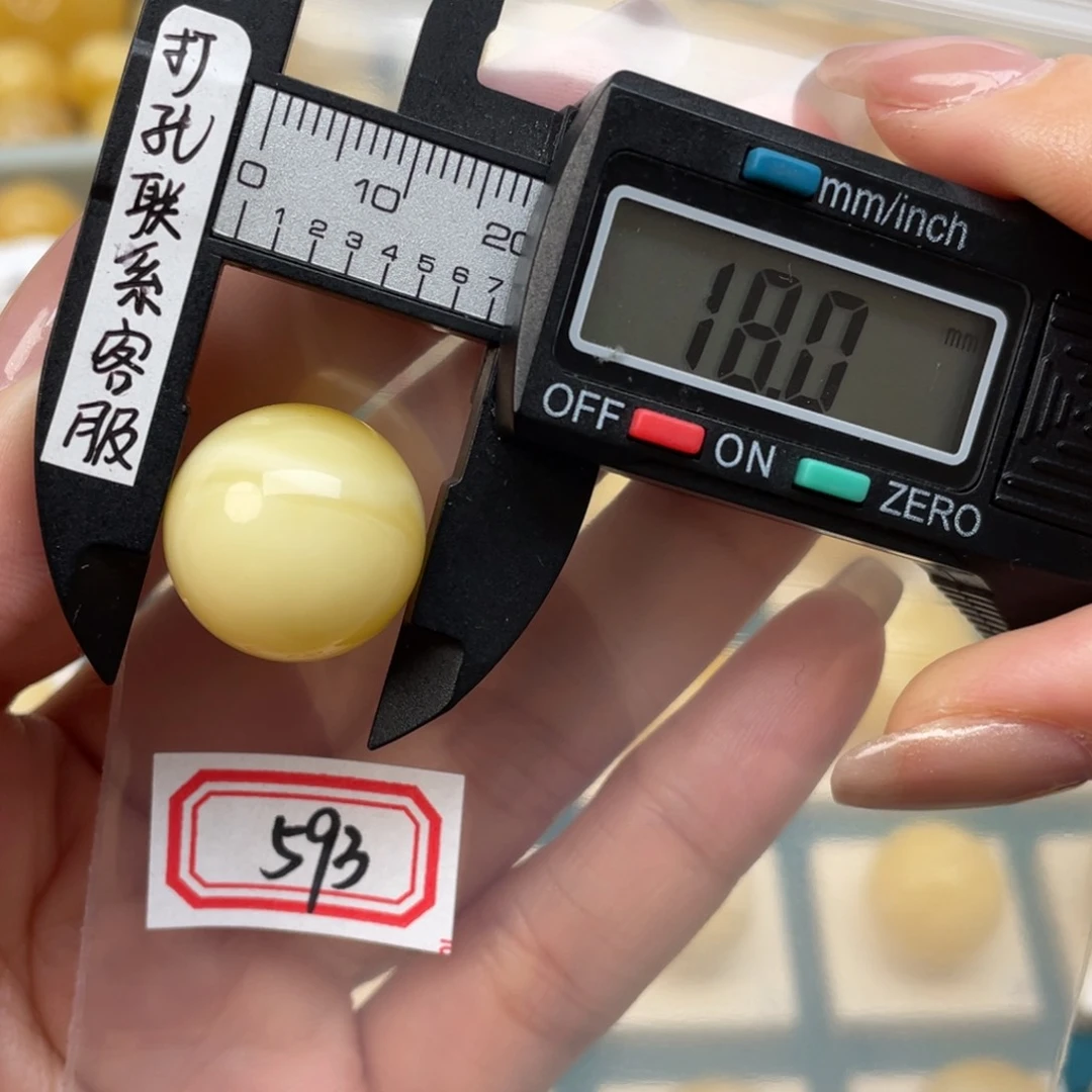 蜜蜡裸石未镶嵌雅*微瑕