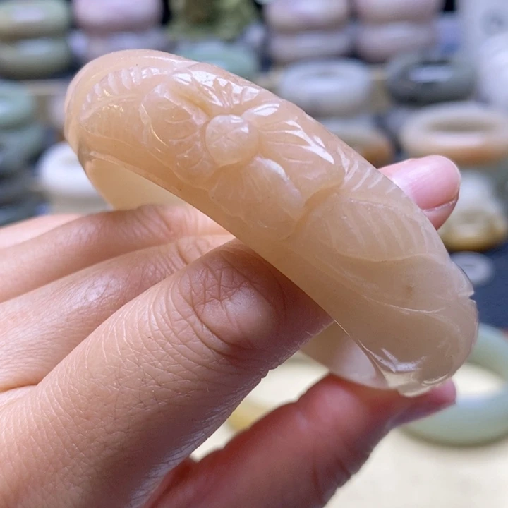 未镶嵌手镯石英岩玉