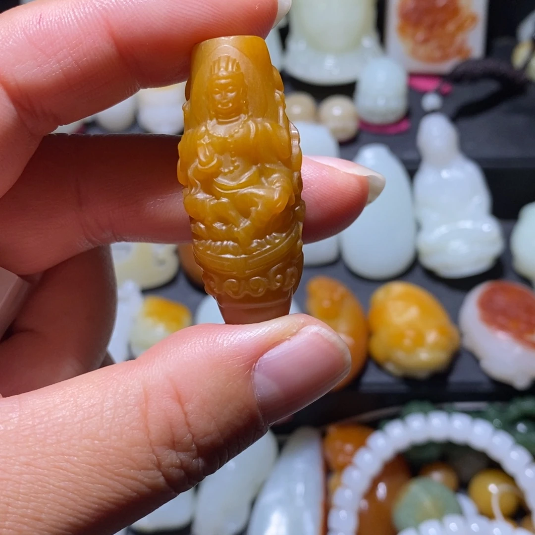 明***。和田玉未镶嵌颈饰