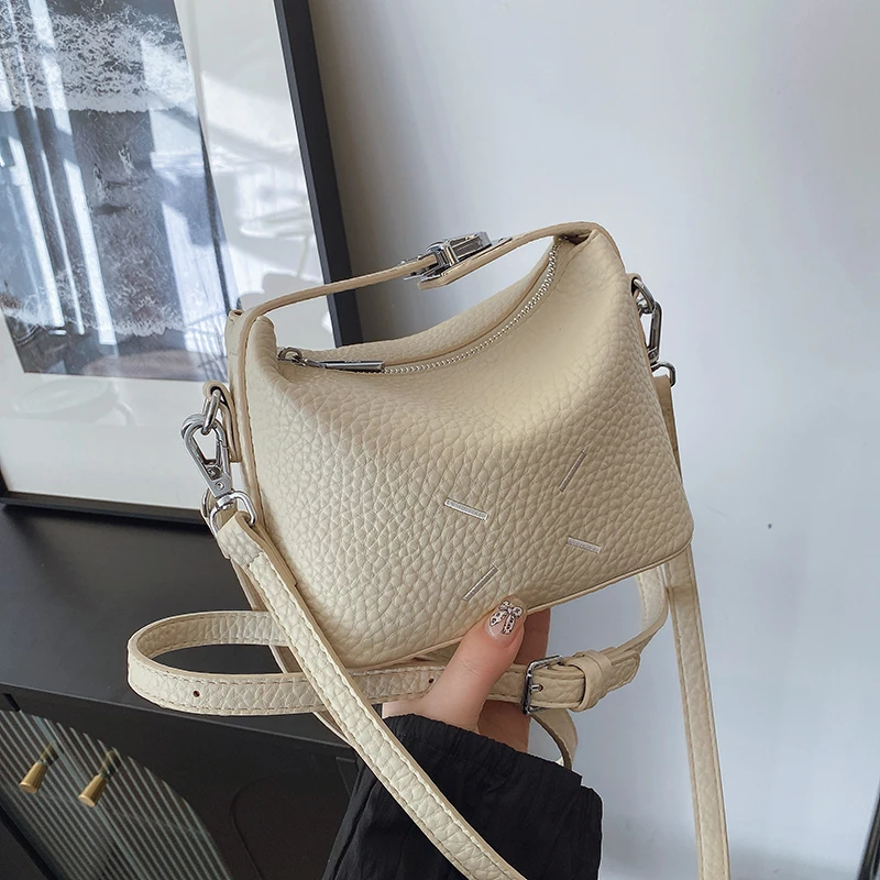 2025早春新款时尚单肩斜跨包腋下包潮流洋气通勤气质小众简约百搭