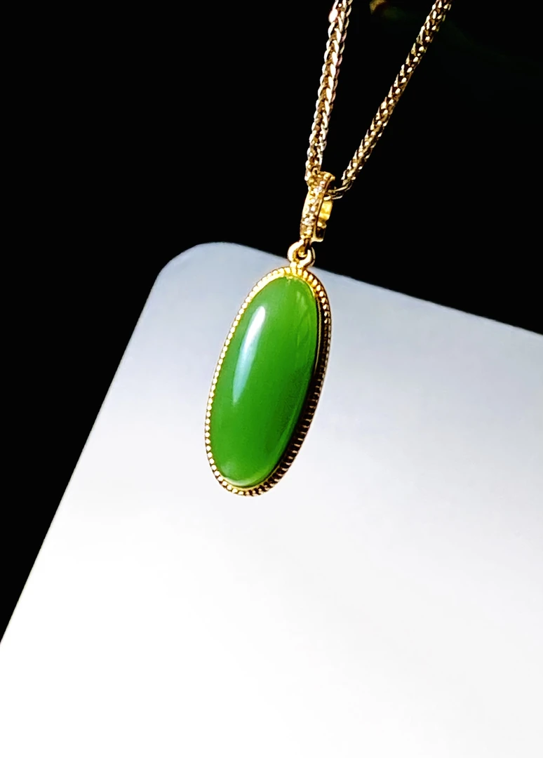 【颜选珠宝】精致款小长条18K金镶嵌和田碧玉蛋面吊坠细腻百搭气质