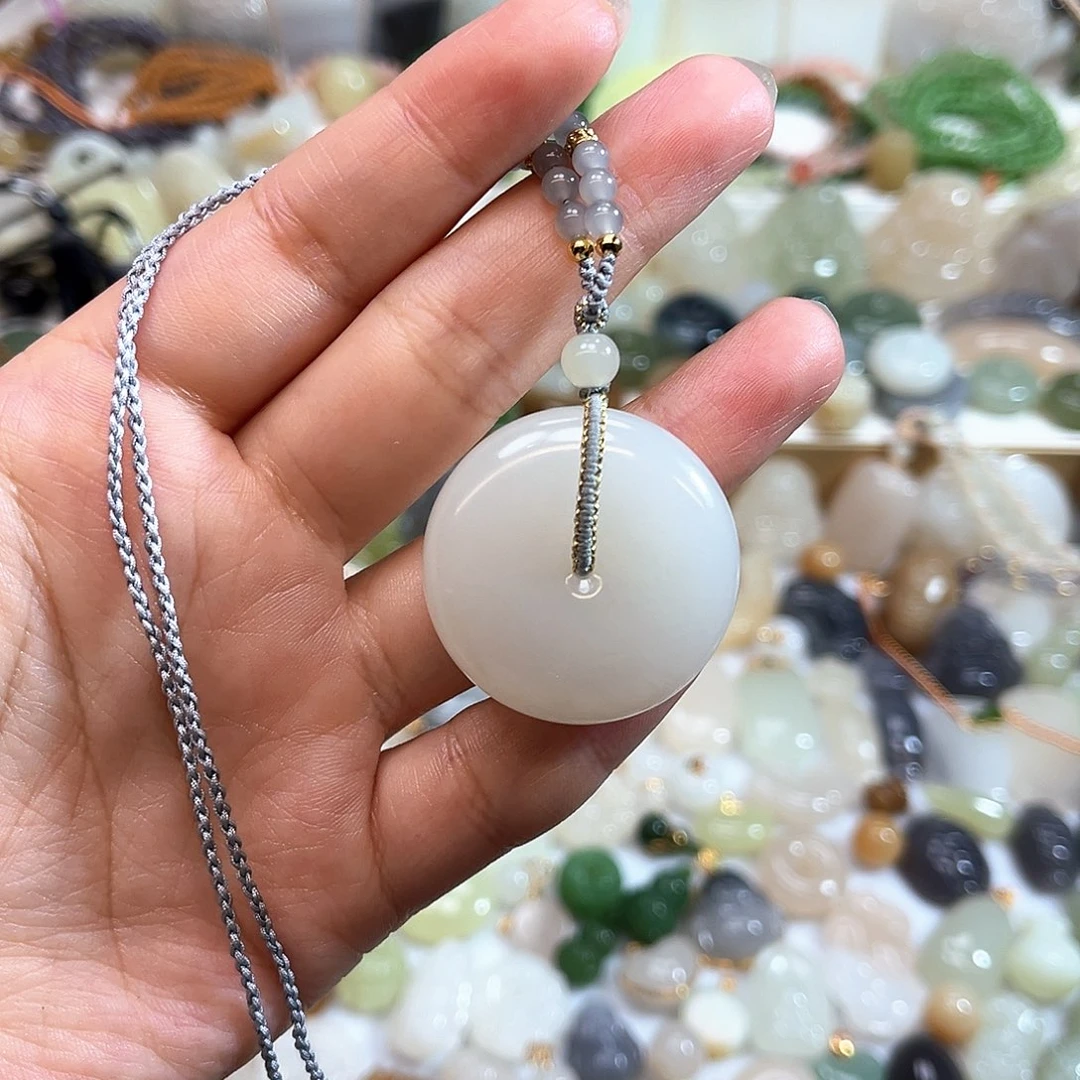 和田玉未镶嵌吊坠(赠链)似***来