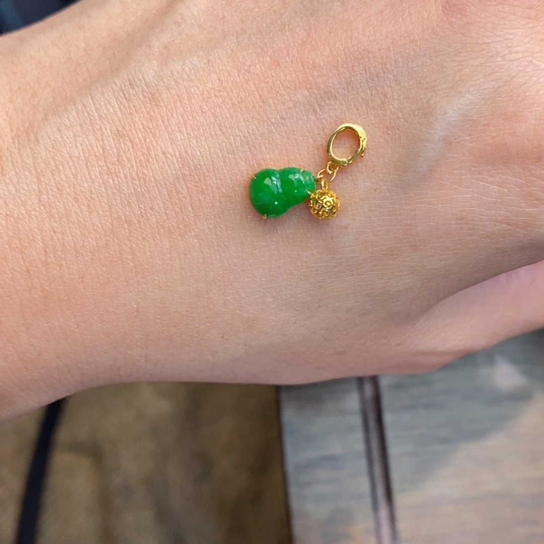 究***槃翡翠18K金镶嵌颈饰翡翠