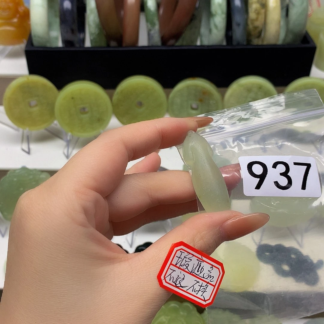 蛇纹石玉颈饰未镶嵌