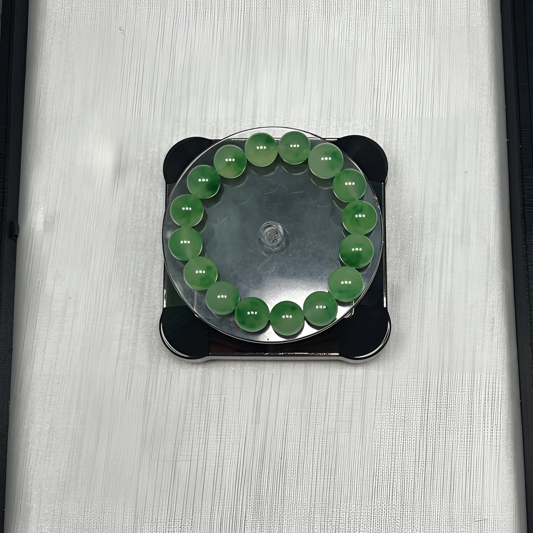 品质甄选翠绿飘花珠子手串