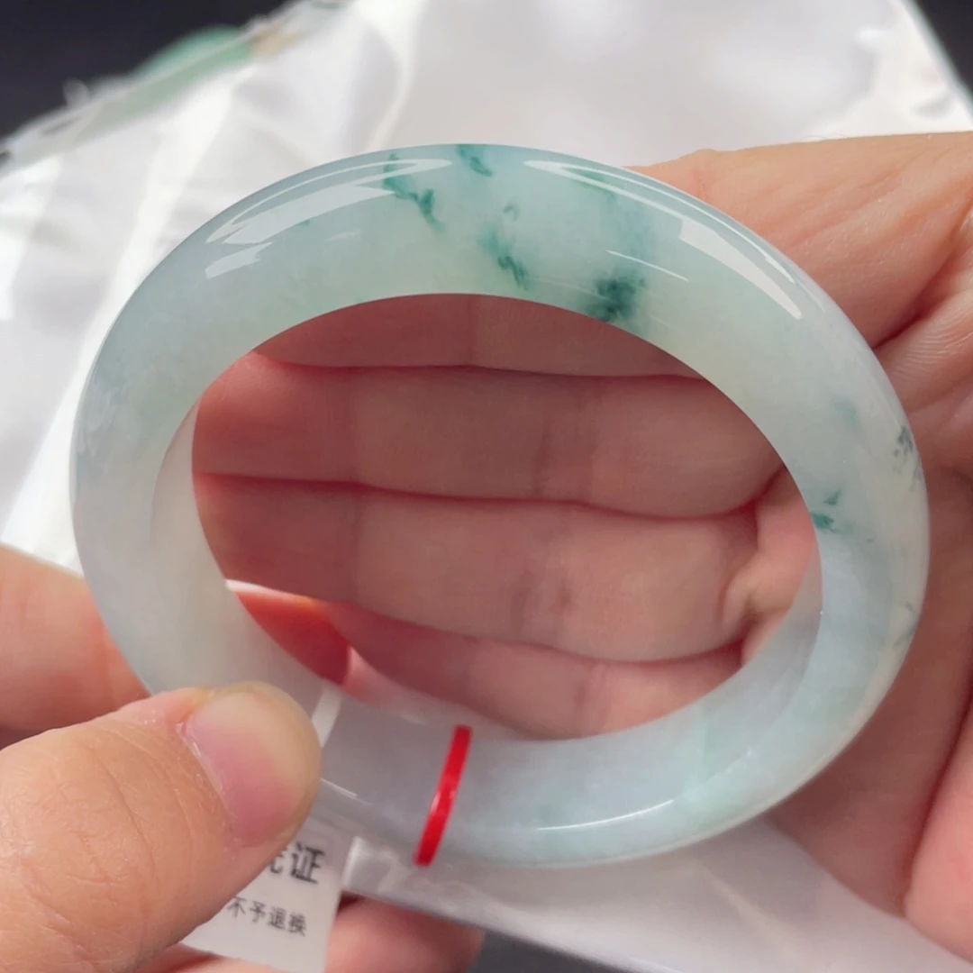 翡翠手镯未镶嵌56圈口