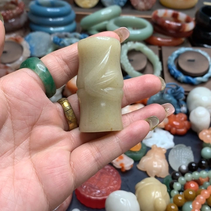 石英质玉（黄龙玉）合金颈饰
