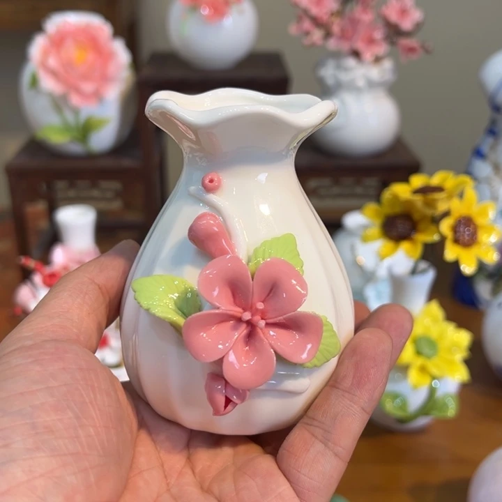 手工精致陶瓷摆件