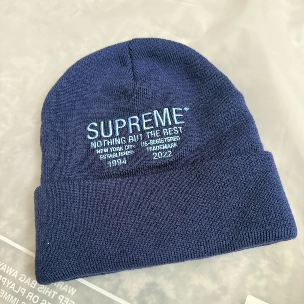 Supreme 蓝色冷帽【直播样品，包装遗失，介意勿拍】