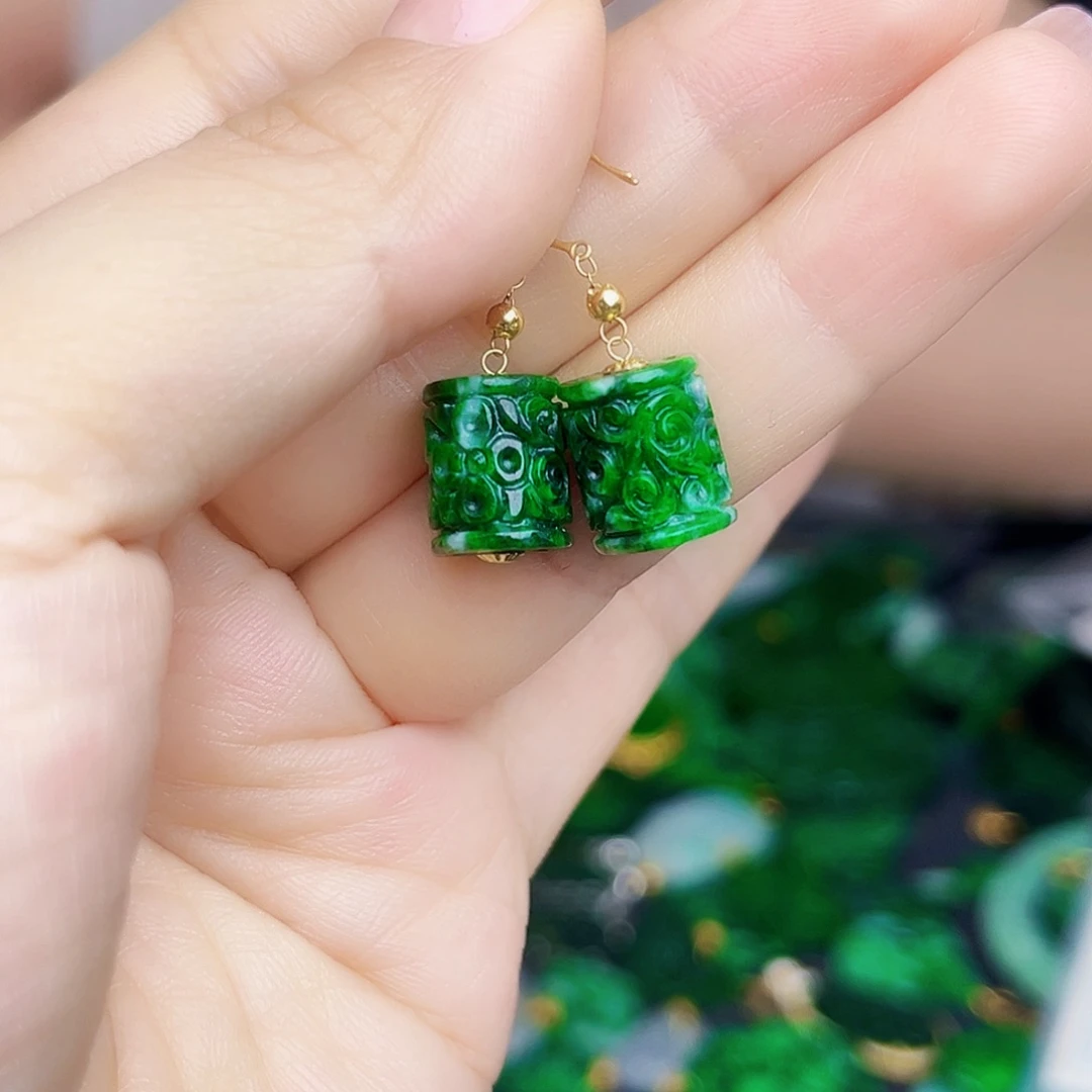 翡翠18K金镶嵌颈饰多样性