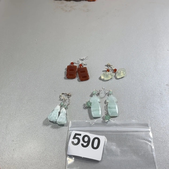 蛇纹石玉合金耳饰雾**谷