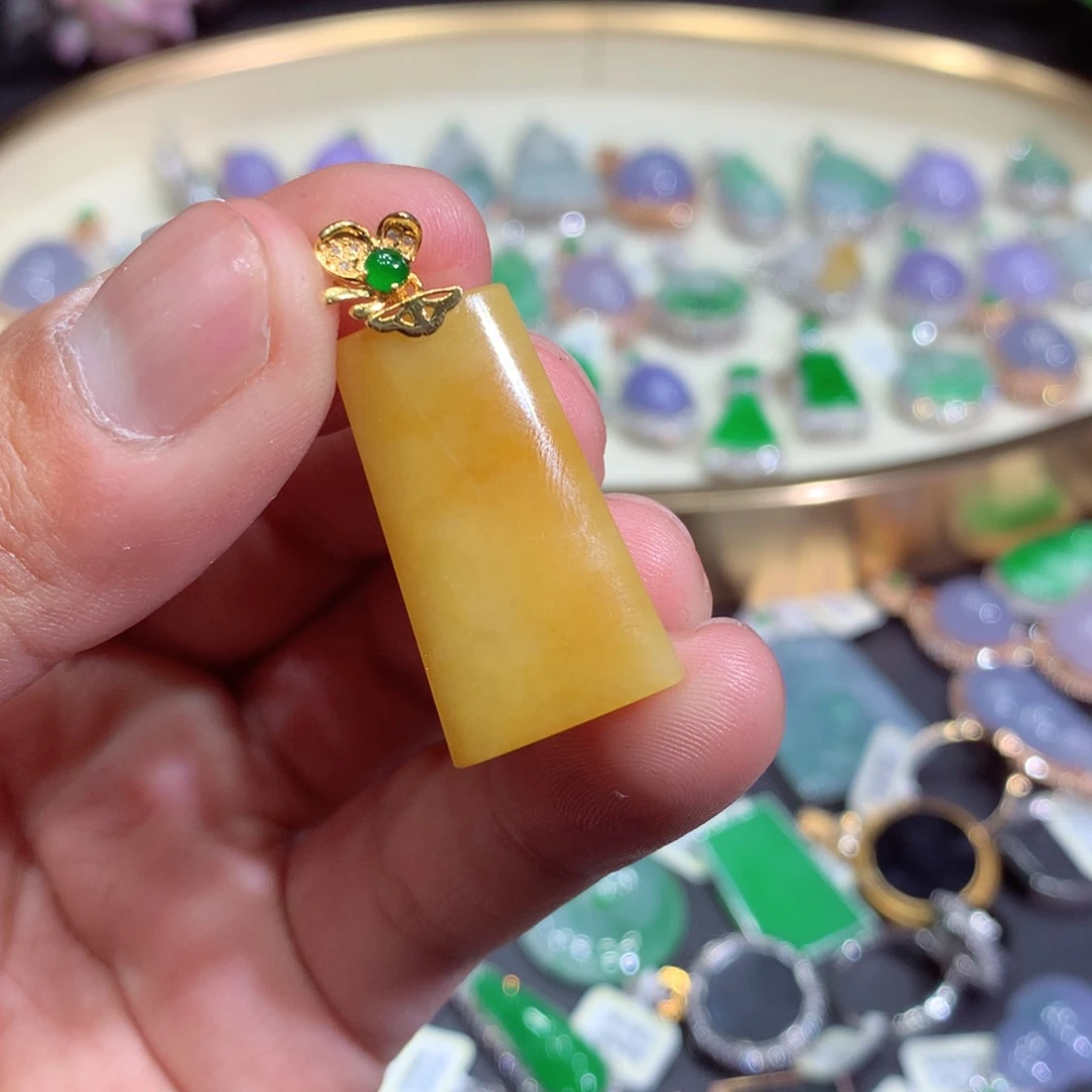 翡翠吊坠(赠链)18K金镶嵌