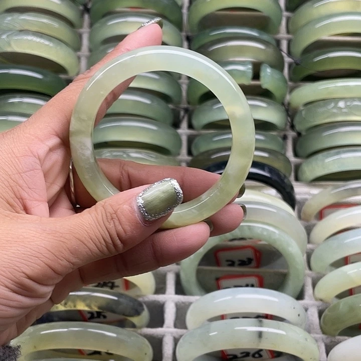 蛇纹石玉未镶嵌手镯209
