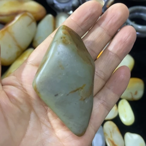 未镶嵌和田玉（糖玉）车挂