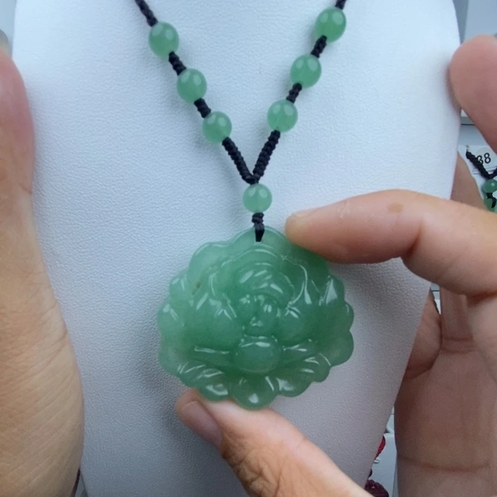 石英质玉未镶嵌颈饰