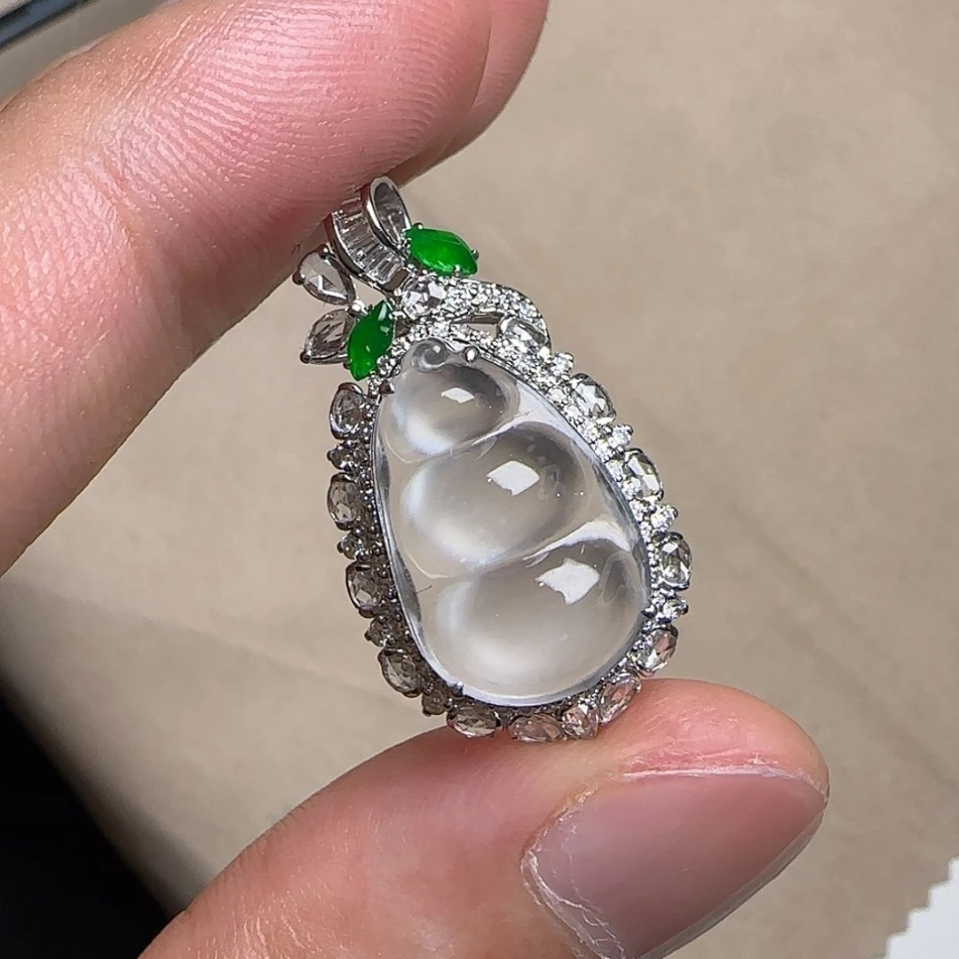 颈饰18K金镶嵌翡翠天然翡翠