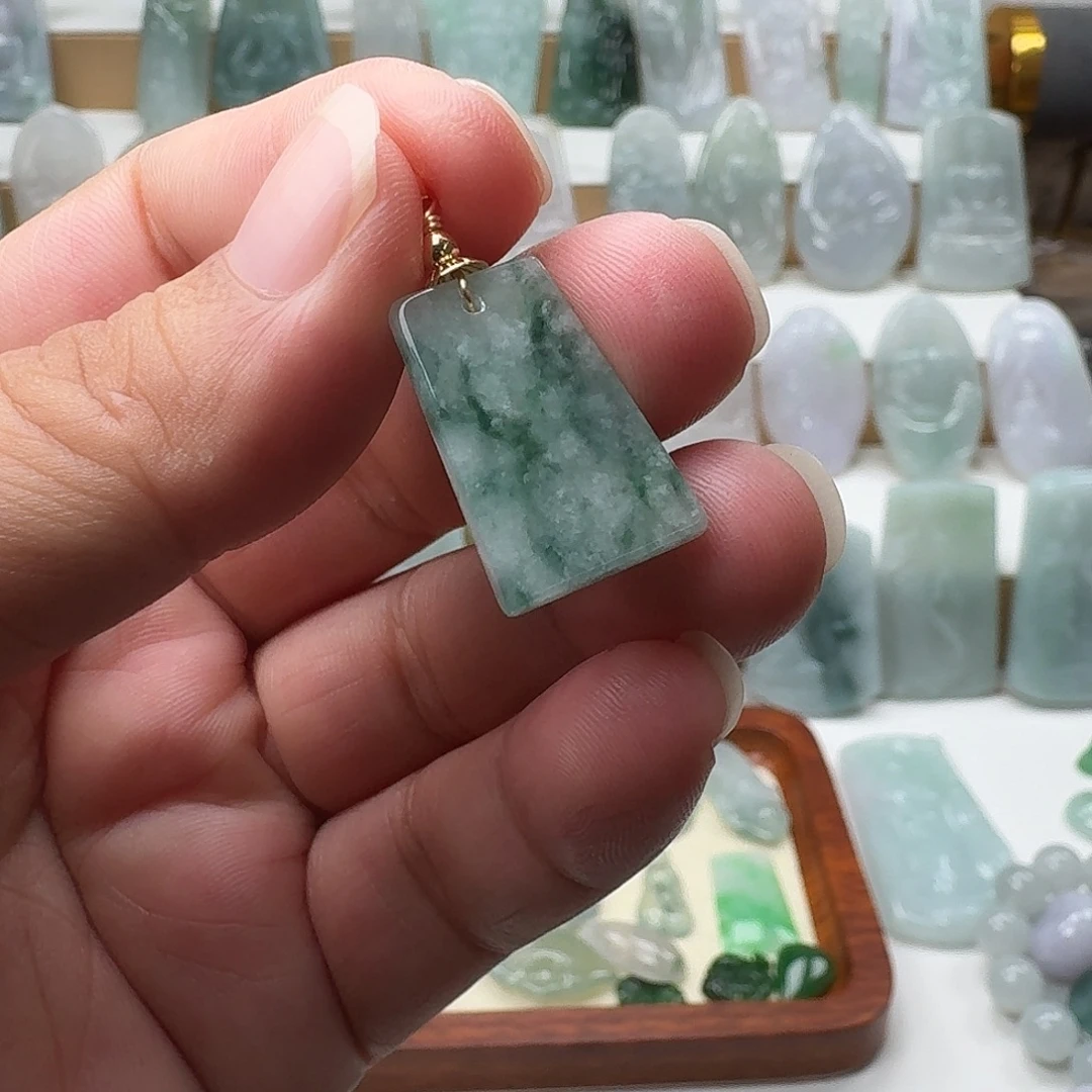 翡翠未镶嵌颈饰29