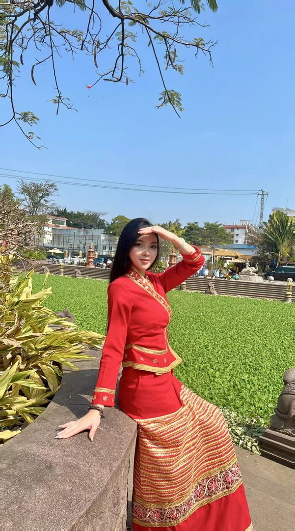 西双版纳傣装酒红色套装送耳环 鸡蛋花