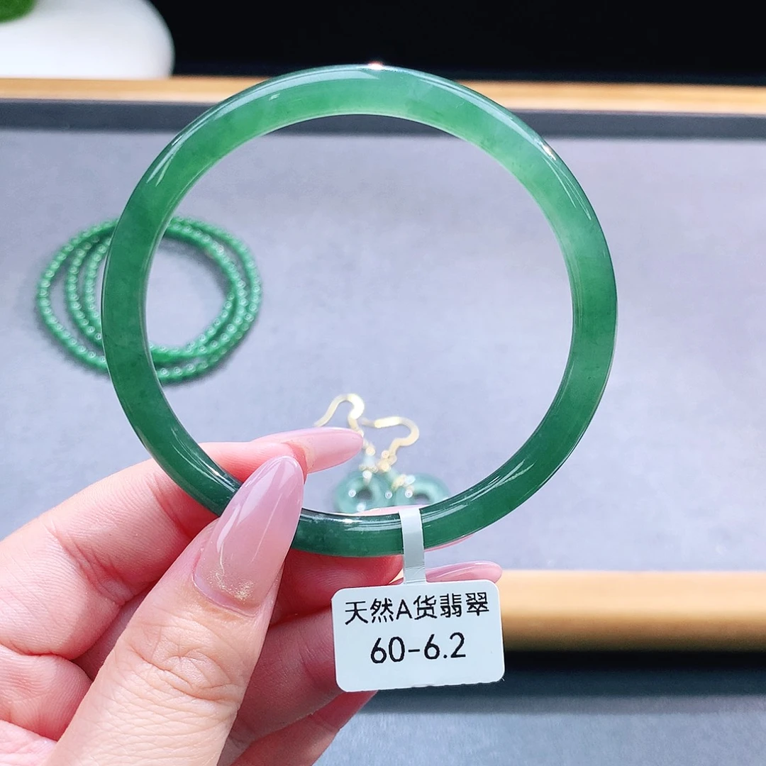 未镶嵌手镯（圆镯）翡翠