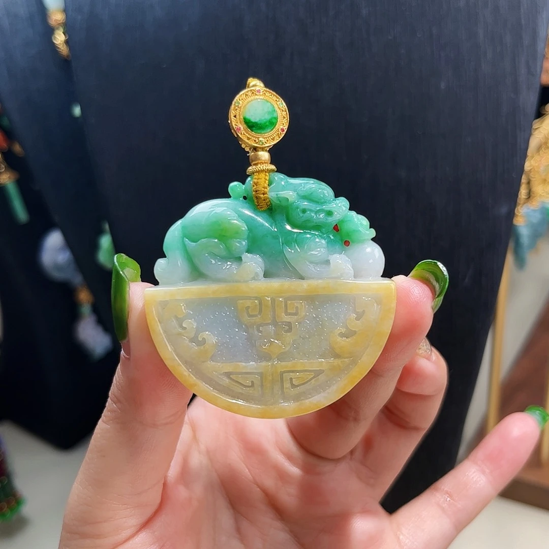 【闪购商品】翡翠吊坠(赠链)未镶嵌貔貅