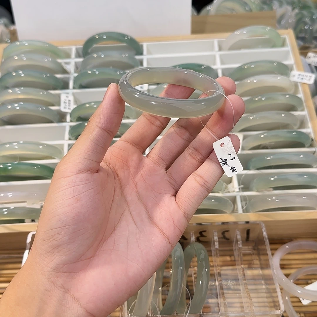 手镯玛瑙/玉髓未镶嵌没有售后圈口55.5