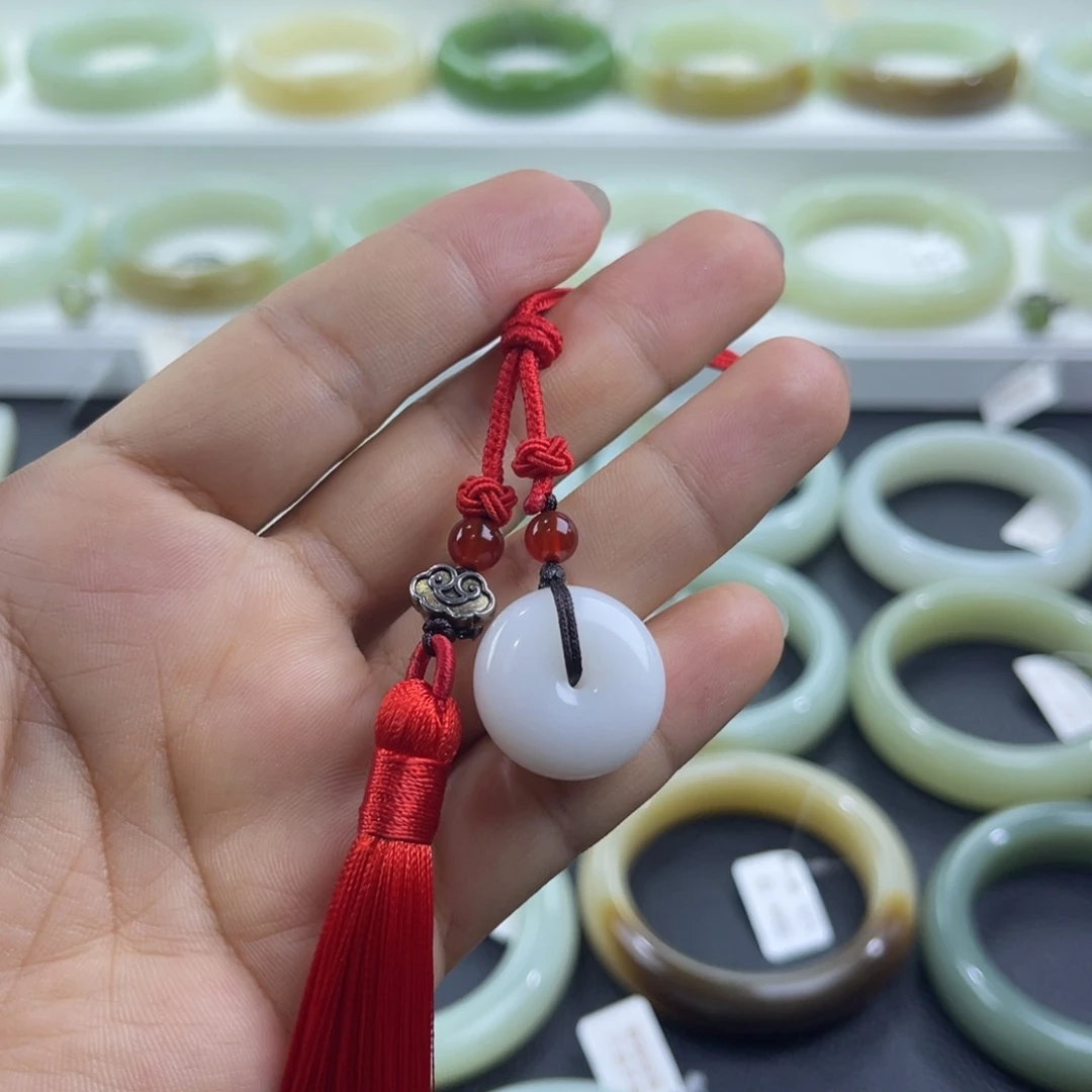 和田玉未镶嵌车挂