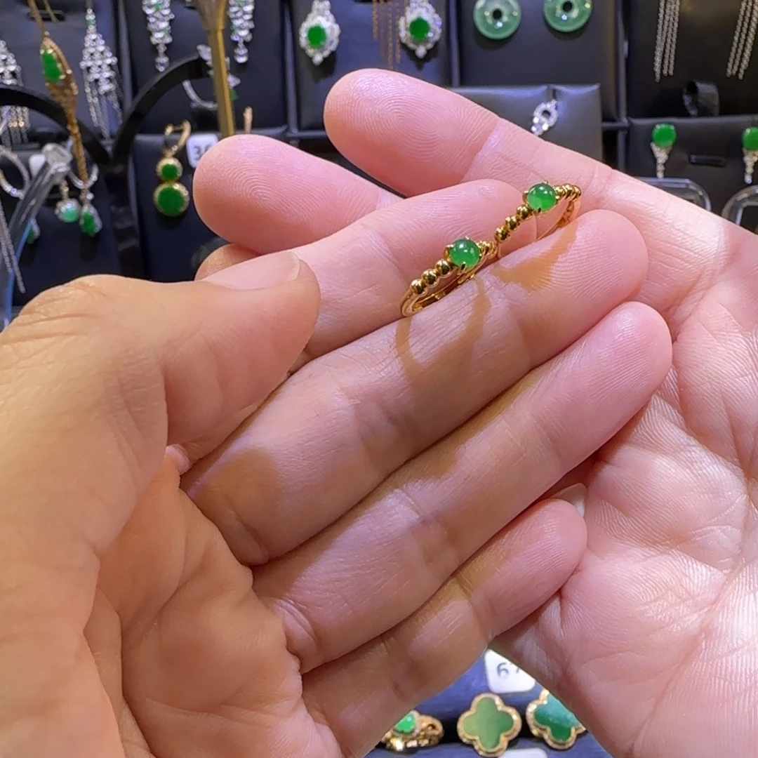 颈饰18K金镶嵌翡翠耳包