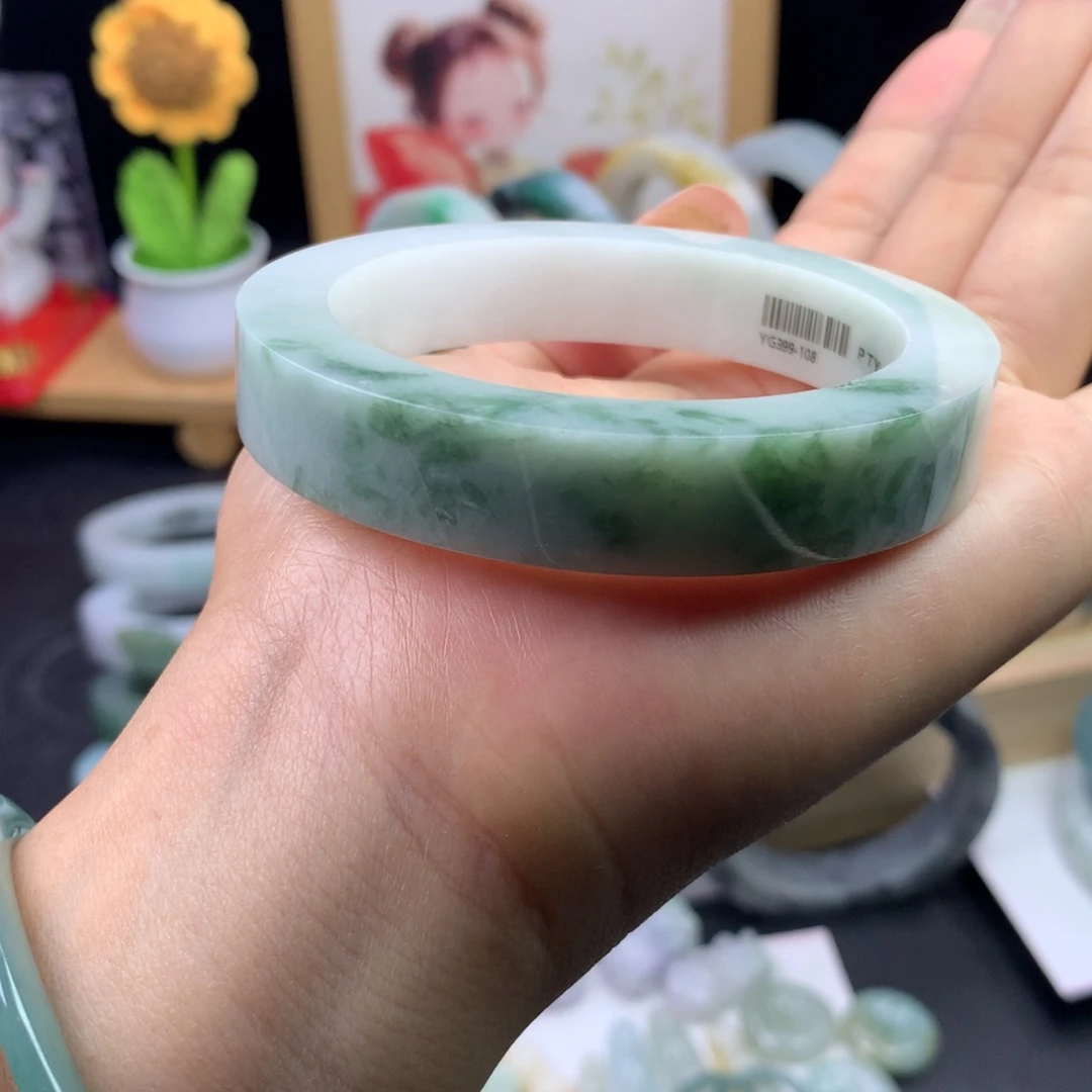 定制翡翠未镶嵌翡翠手镯