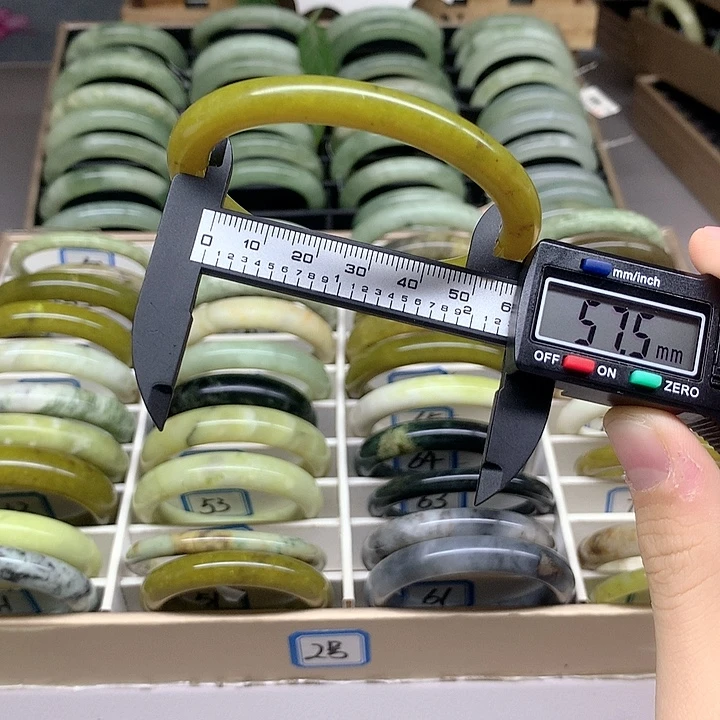 蛇纹石玉未镶嵌手镯73