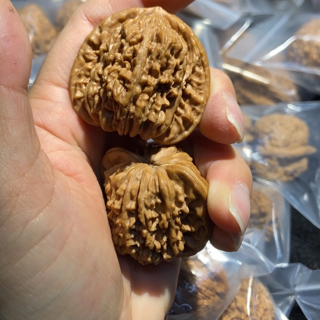 文玩核桃吊坠四座楼狮子头43尺寸68