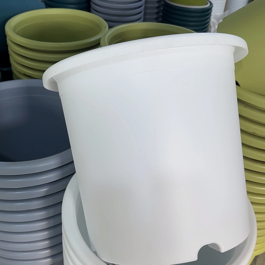 树脂四季9号无托4个，白色，微瑕