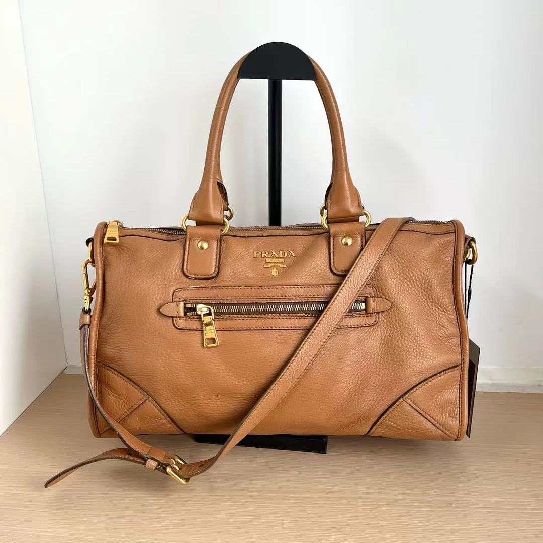 95新 Prada/普拉达 12130331 Prada焦糖色斜挎包  38*23