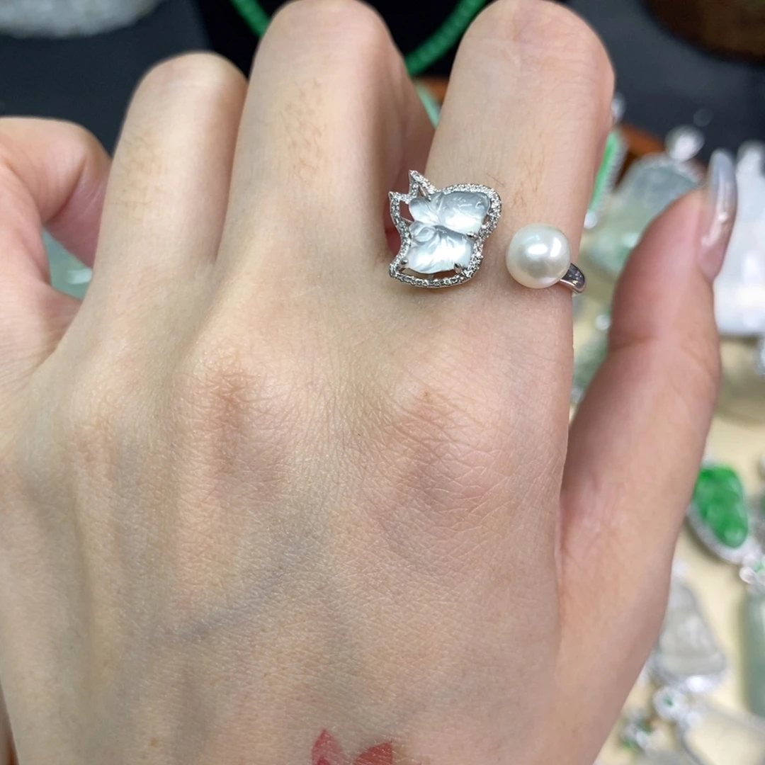 翡翠18K金镶嵌颈饰A货翡翠